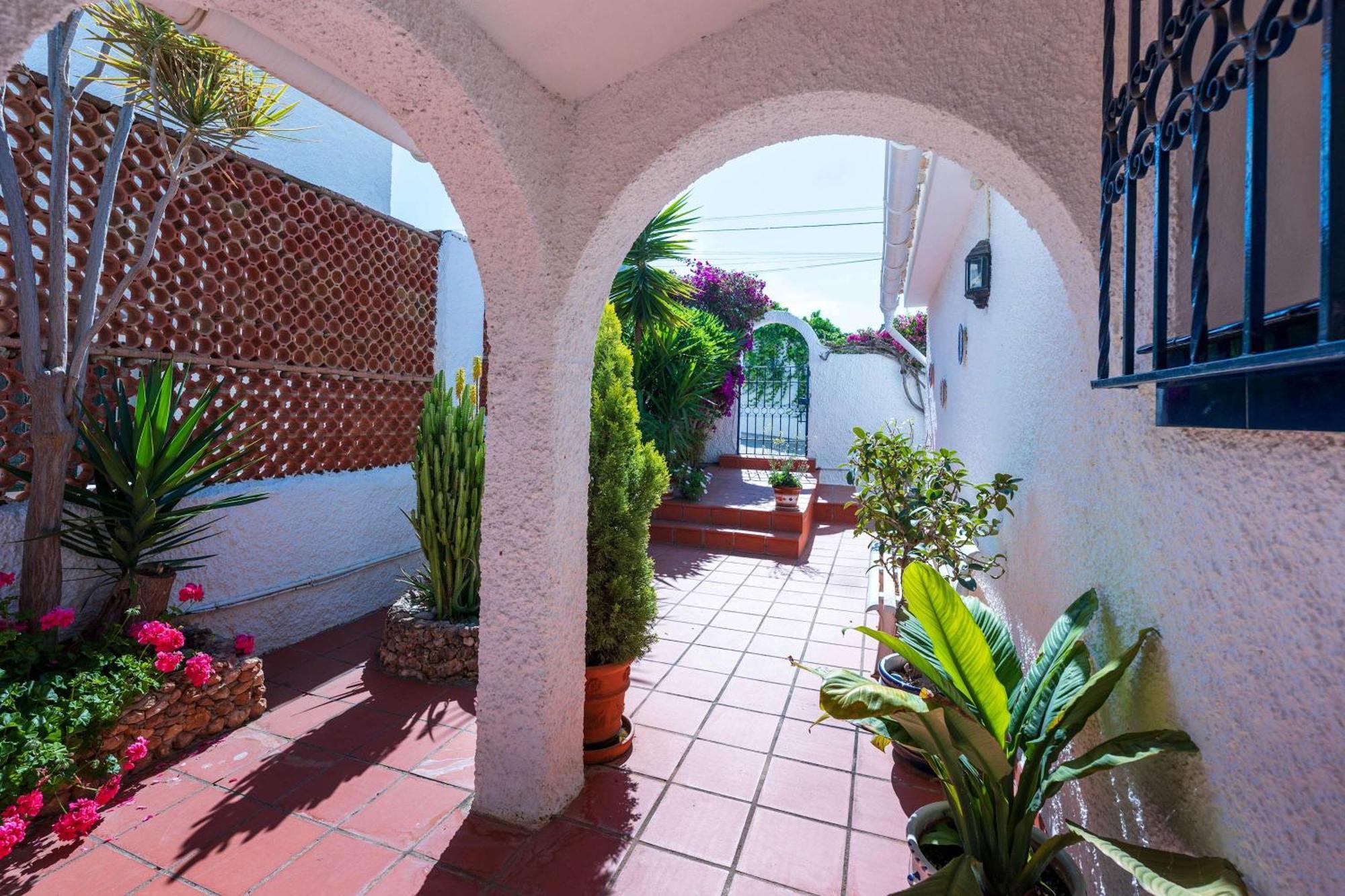 Casa Laybac Villa *